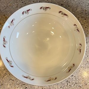 Beautiful Tatung porcelain 10” serving bowl